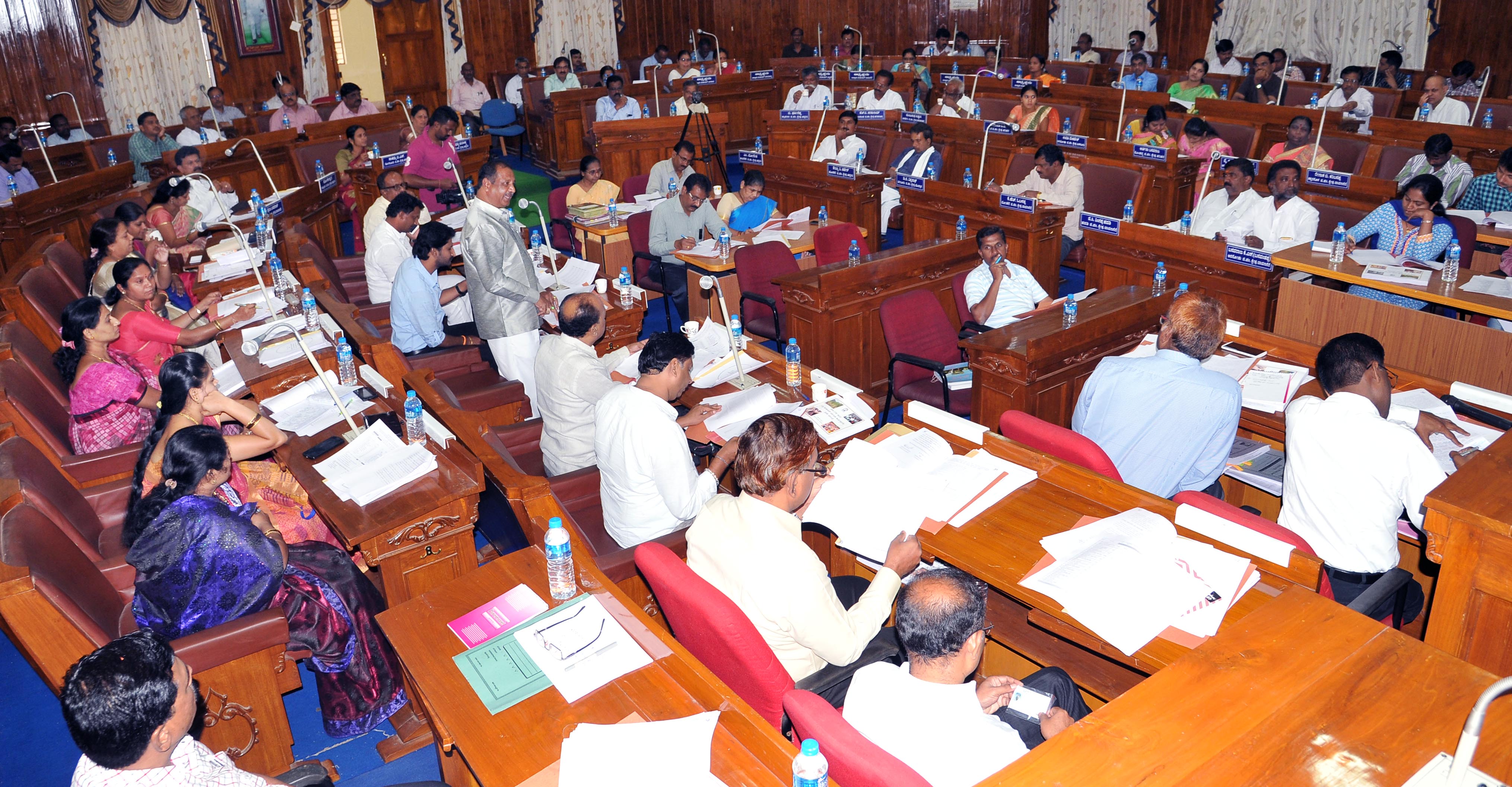 ಡಿಸಿ ಮನವಿಗೆ ಬೆಲೆ ಕೊಡದ ಜಿಪಂ ಸದಸ್ಯರು